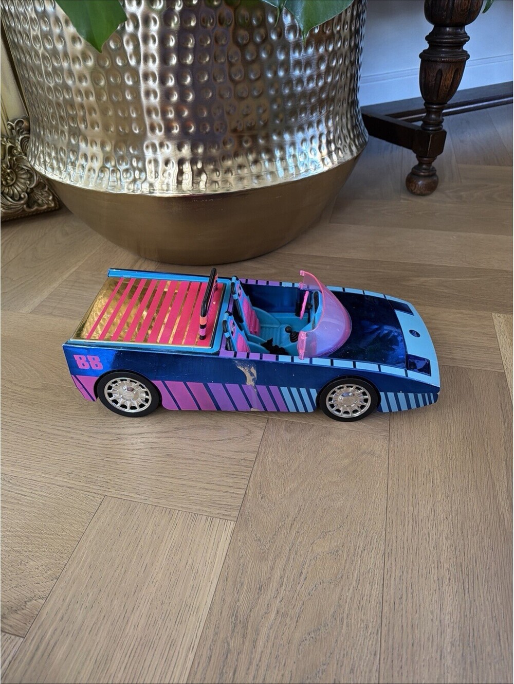 LOL Surprise Speedmatic - Limited Edition Electric Blue Car w/Pool/Dance Floor